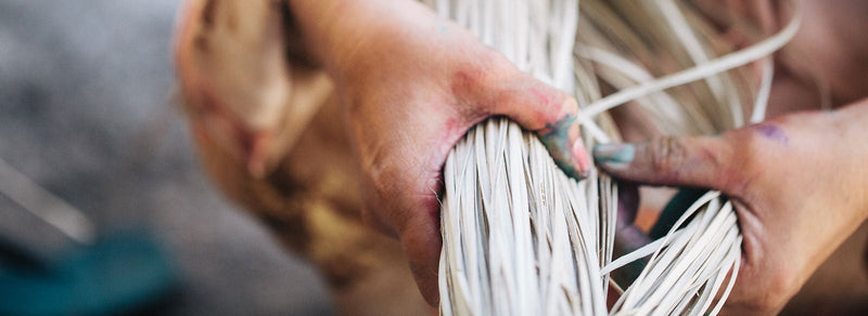 KAYU<br><h4>Handcrafted straw bags designed in California and sustainably made by women artisans in Southeast Asia.<br>Blending natural materials with timeless design, each piece reflects artisanal craftsmanship and effortless resort-ready elegance.</h4>
